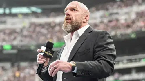 Triple H comenta a vitória histórica de Bronson Reed sobre Roman Reigns no WWE Crown Jewel