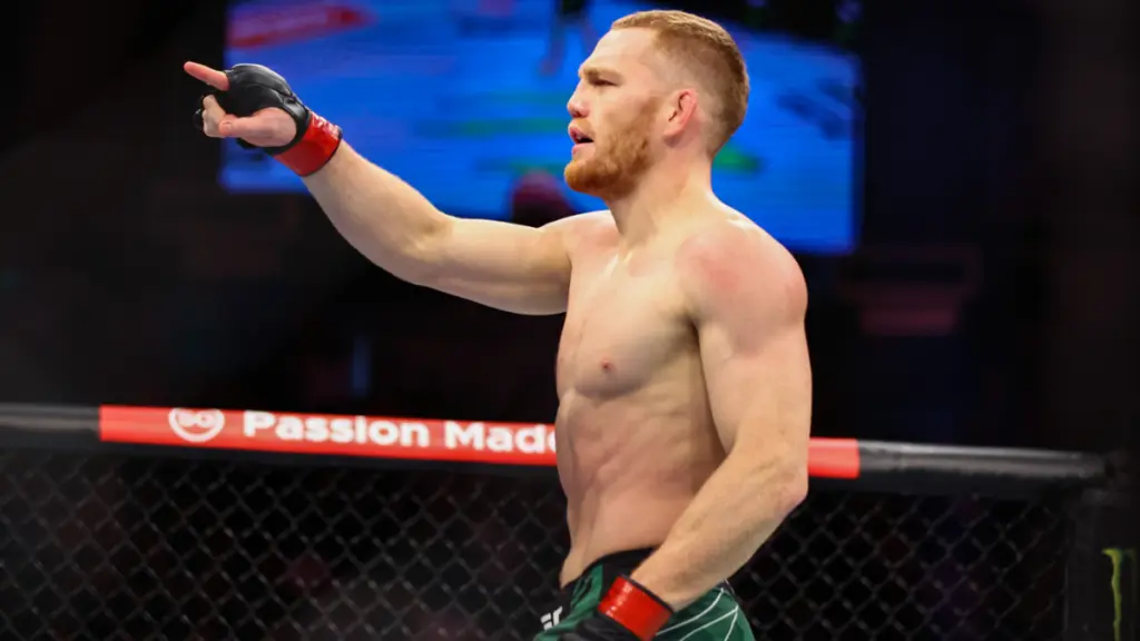 Campeões do UFC marcam presença no WWE RAW na Austrália