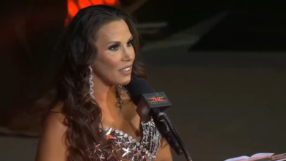 Mickie James é oficialmente introduzida no TNA Hall of Fame
