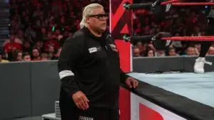 Rikishi passa por cirurgia de emergência de última hora