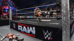 CM Punk e Seth Rollins causam ainda mais caos após o fim do WWE RAW