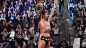Triple H parabeniza CM Punk pela conquista do WWE World Heavyweight Championship