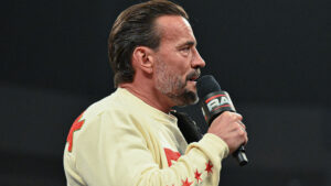 CM Punk forma aliança inesperada durante o WWE RAW