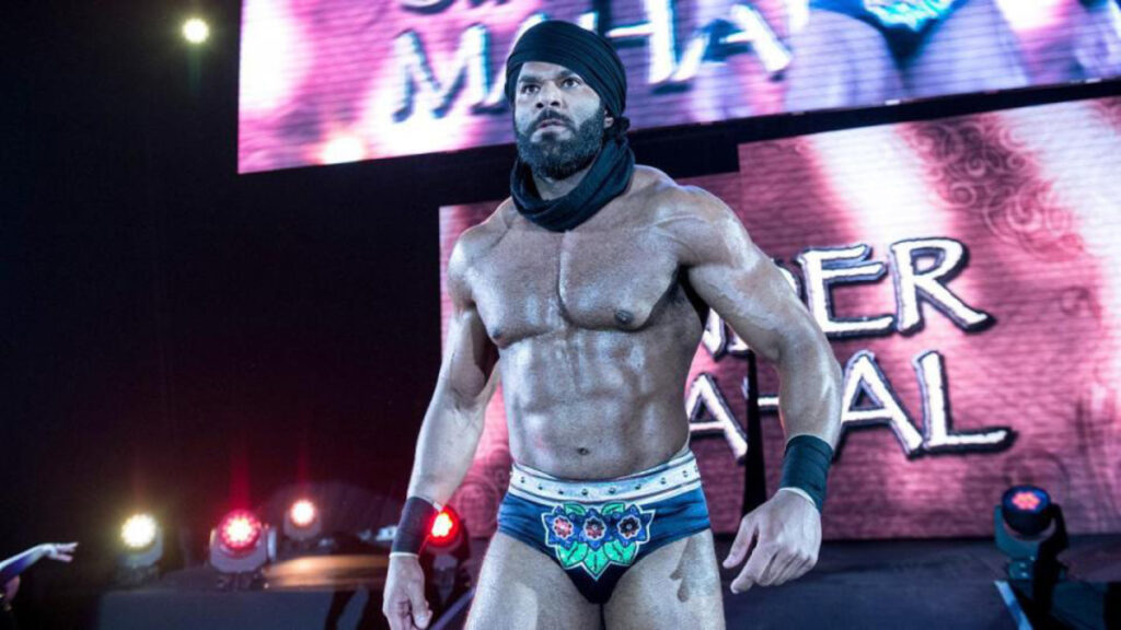 Jinder Mahal sai em defesa de Ridge Holland