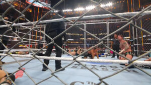 Homem encapuzado decreta o vencedor da Men’s WarGames Match do WWE Survivor Series