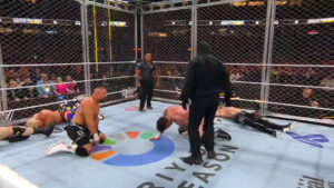 Revelada a identidade do homem encapuzado que invadiu o WWE Survivor Series