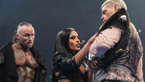 Cody Rhodes é confrontado por Aleister Black no WWE SmackDown