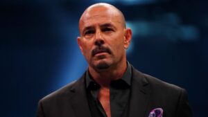 Chavo Guerrero assina novo contrato com a WWE