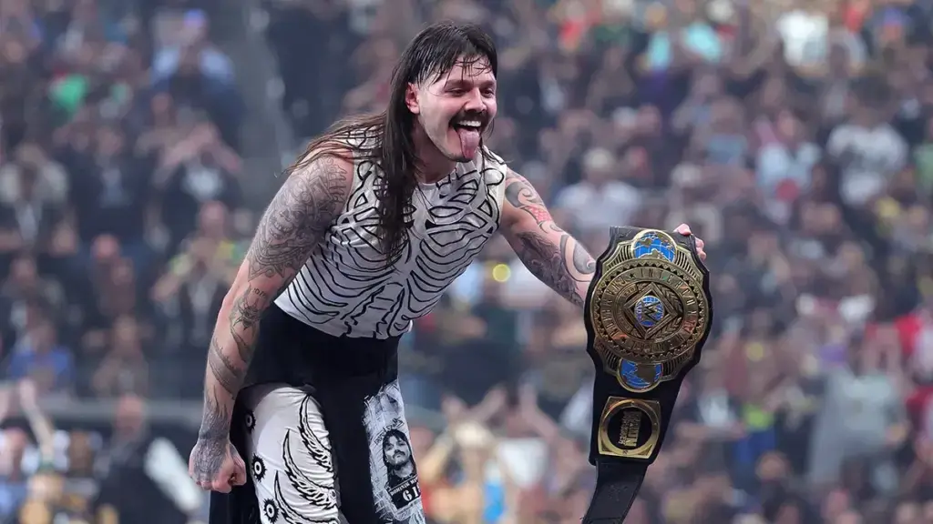 Dominik Mysterio revela detalhes de sua nova tatuagem após ser criticado pelos fãs da WWE