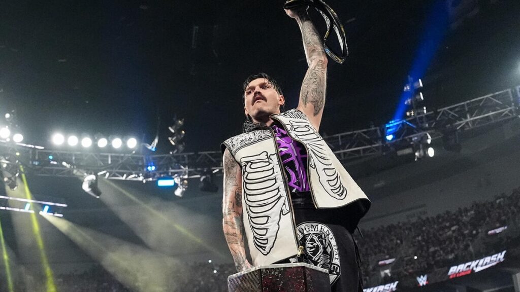 Dominik Mysterio passará por avaliação nos próximos dias após lesão no ombro