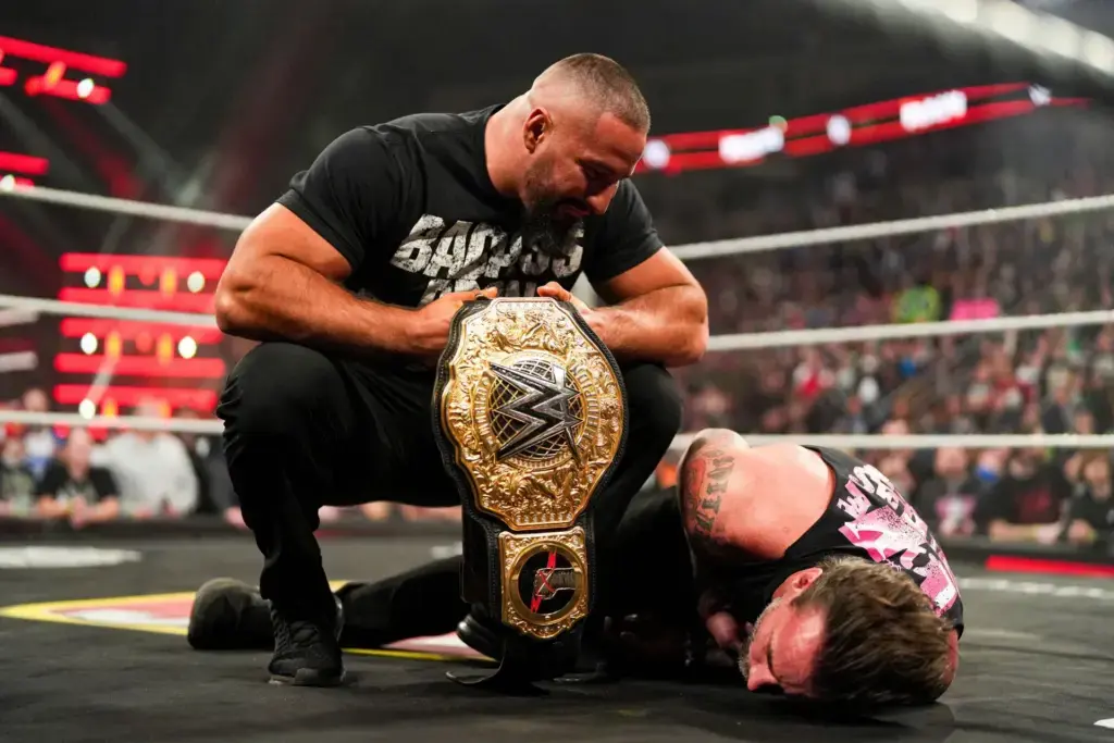 Atual campeão da WWE poderá custar World Heavyweight Championship para Bron Breakker