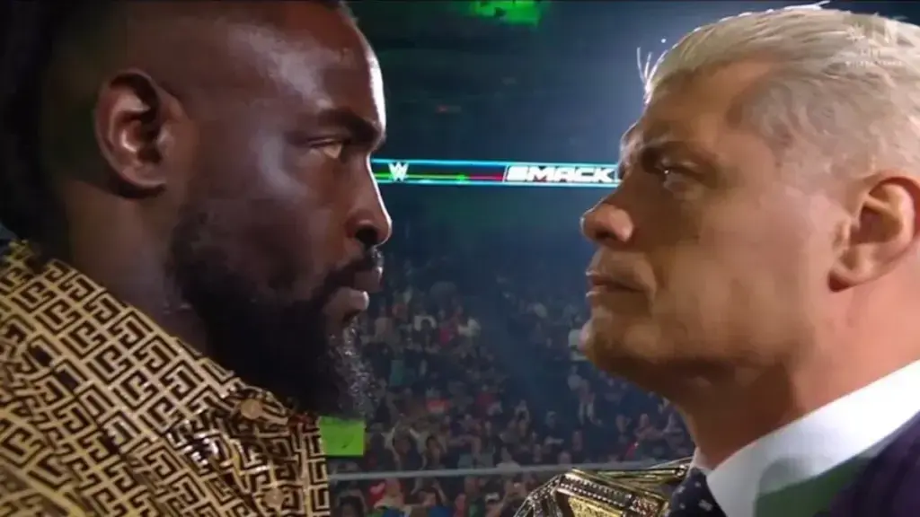 Cody Rhodes e Oba Femi ficam cara a cara no SmackDown