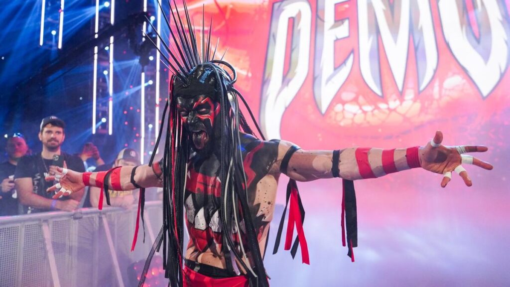 Finn Balor critica a WWE ao falar sobre o uso do personagem Demon no elenco principal