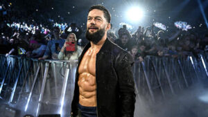 Finn Bálor faz discurso emocionante após o WWE RAW sair do ar