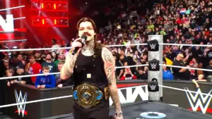 Dominik Mysterio retorna ao WWE RAW após longa ausência