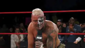 Darby Allin é emboscado por Gabe Kidd no AEW Collision