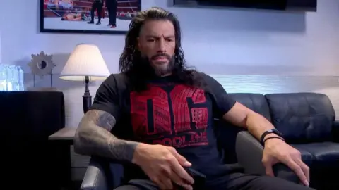 Roman Reigns undergoing an emotional crisis ahead of Survivor Series: WarGames, feels WWE legend