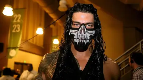 Roman Reigns sends a six-word message minutes before Survivor Series: WarGames match