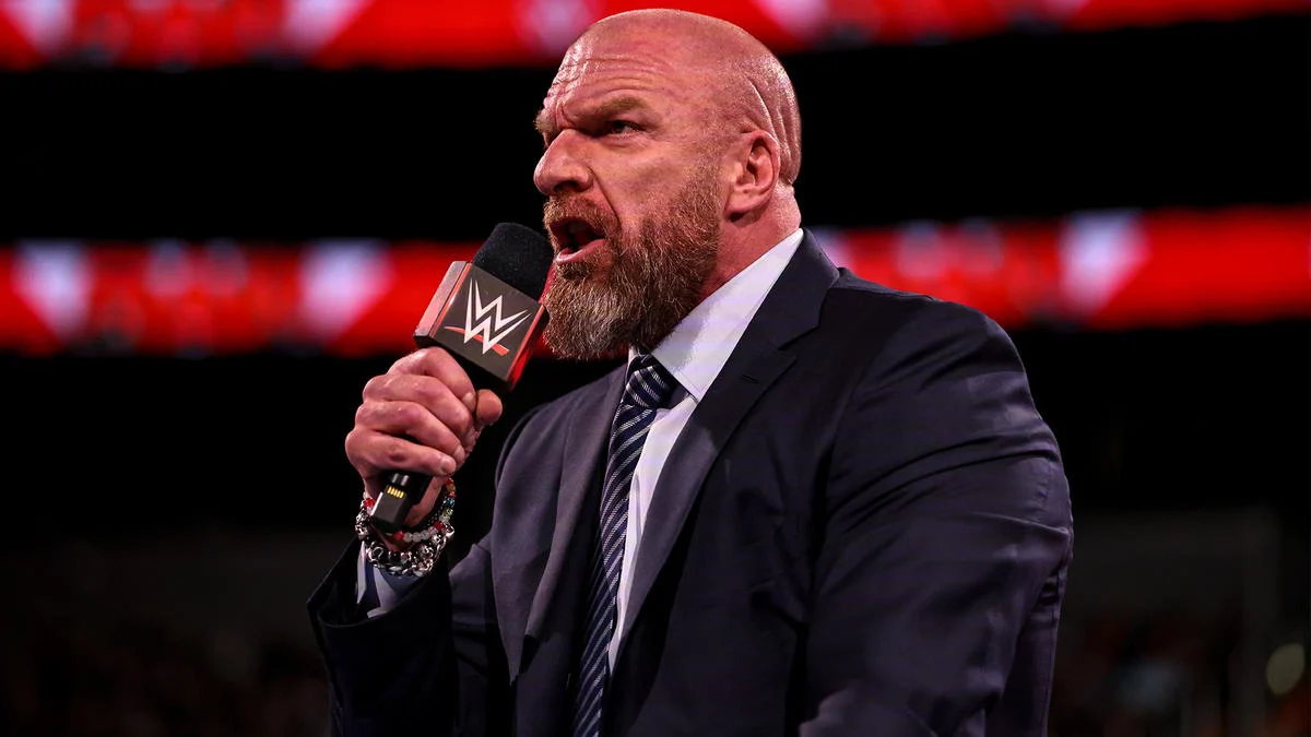 Triple H Hypes WWE Raw, Predicts Outcome of Rollins vs. Punk Steel Cage Match