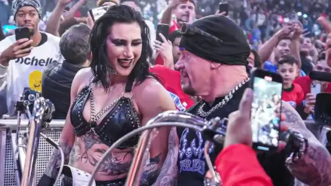 “Strange” – The Undertaker criticized by ex-WWE after appearance at RAW Netflix premiere