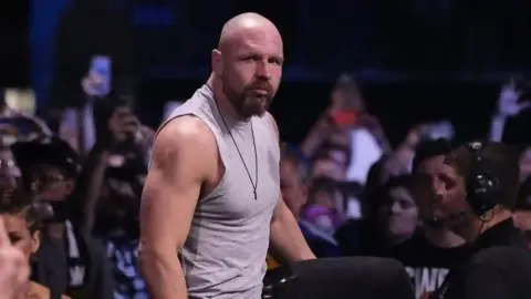Ex-WWE Star Gives Honest Opinion on Jon Moxley’s AEW Booking, Says Something Big Is Coming