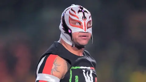 Rey Mysterio Reveals New Details About His Recovery to Return to WWE