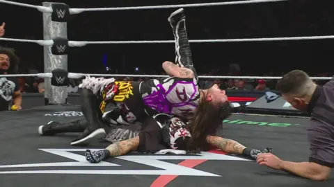 Dominik Retains WWE Intercontinental Championship on RAW After Being Helped by Surprise Return