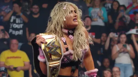 Top WWE Star Suffers Serious Bleeding in SmackDown Main Event