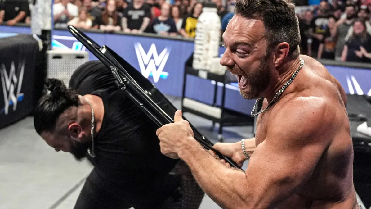 LA Knight Ambushed By Seth Rollins’ Faction On SmackDown