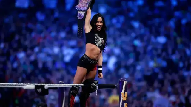 WWE confirma accidentalmente el regreso de AJ Lee