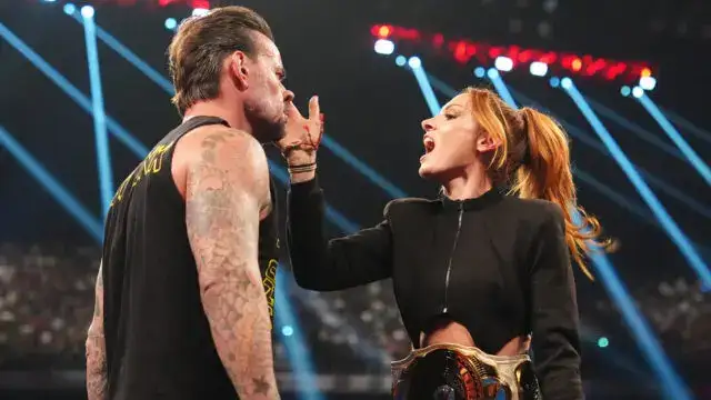 Becky Lynch se burla del ataque a CM Punk en WWE RAW