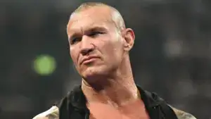 La esposa de Randy Orton afirma que la WWE le falta el respeto