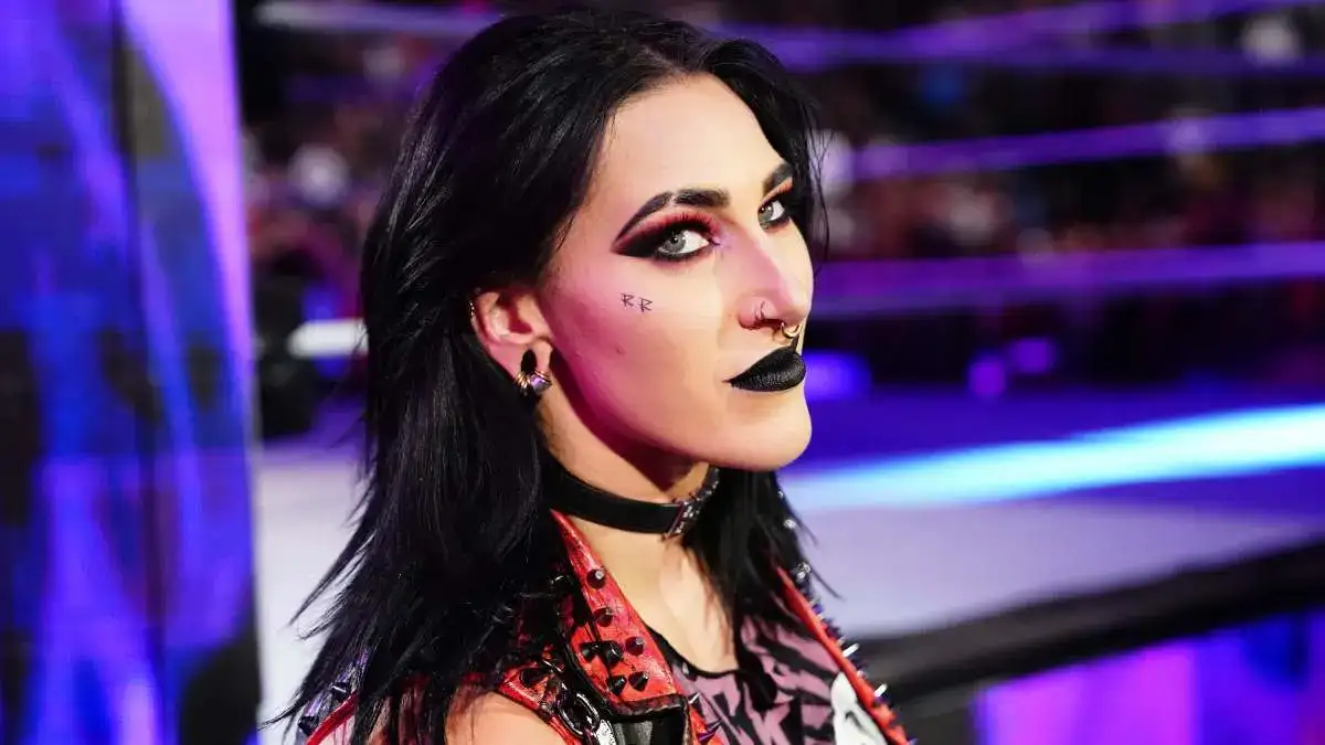 Rhea Ripley duramente criticada por incidente con fans de la WWE en Francia