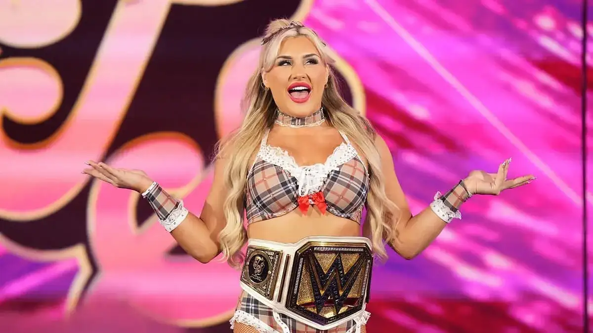 Tiffany Stratton hace su primera aparición en respuesta al controvertido anuncio de la WWE
